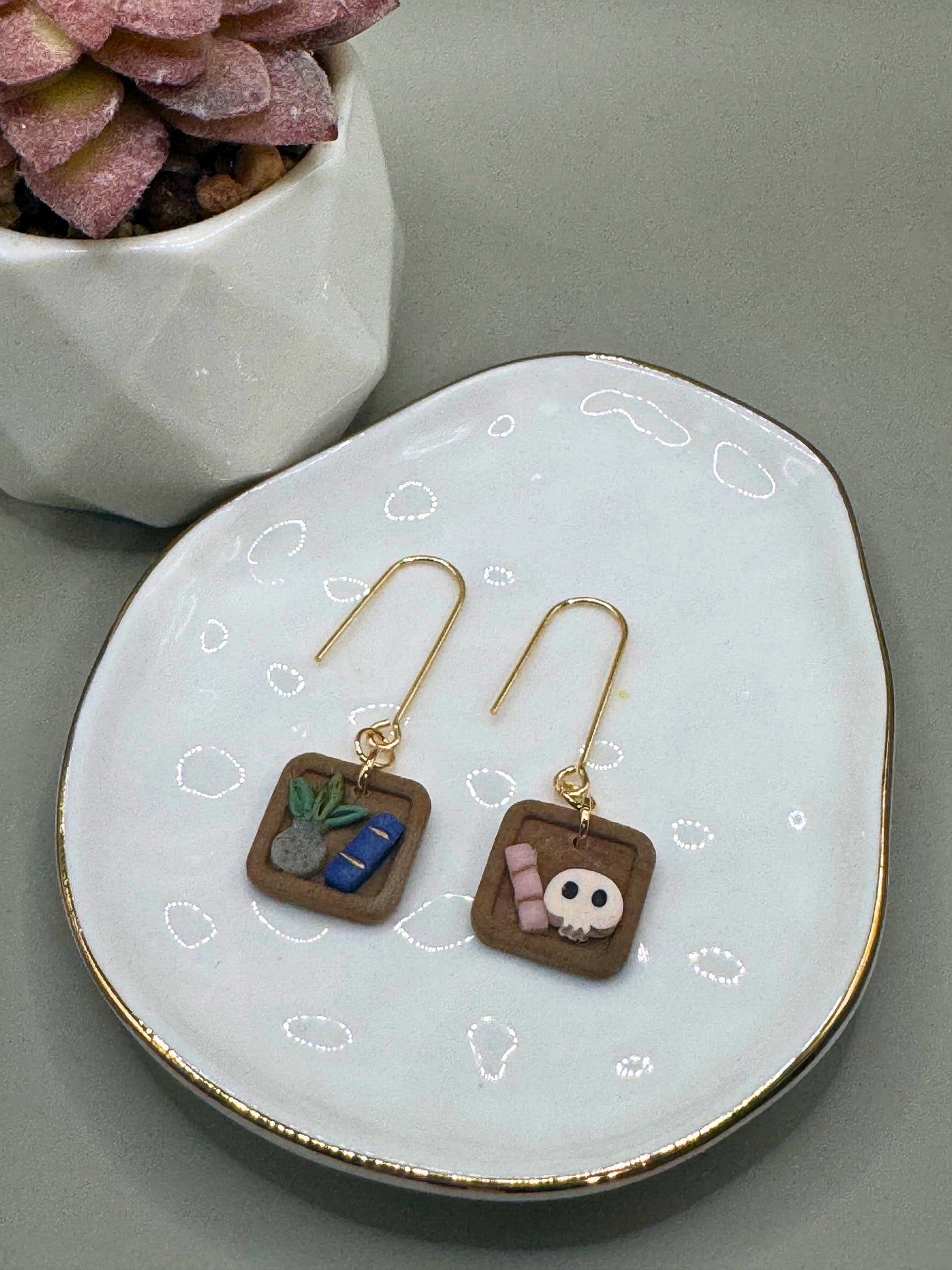 Bookshelf Dangles