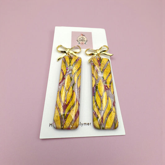 Pinkmas rectangle dangles with gold bow stud