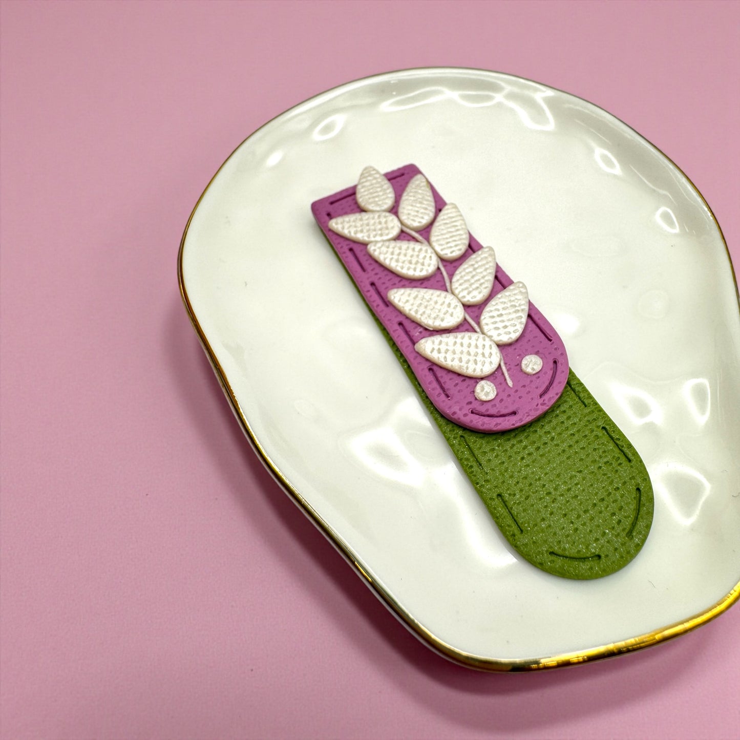 Vine bookmark (magenta top)