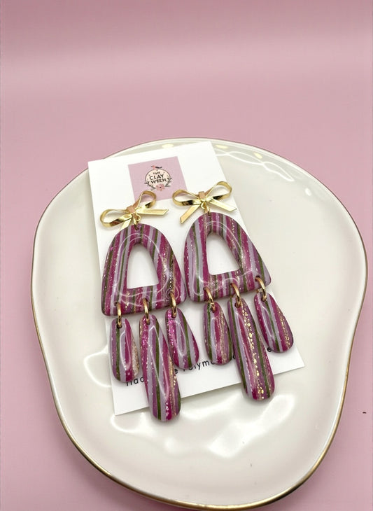 Pinkmas striped arches with gold bow stud