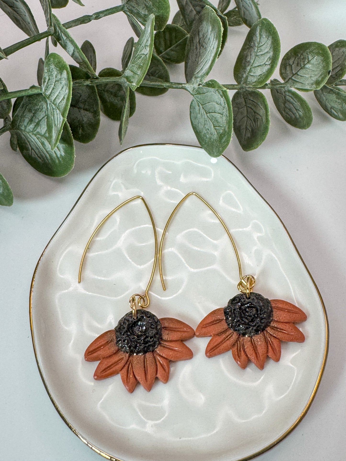 Horizontal Black Eyed Susan V Dangles